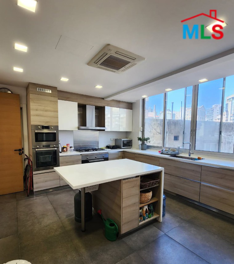 Beautiful 3-Bedroom Apartment For Sale in Achrafieh, Sioufi