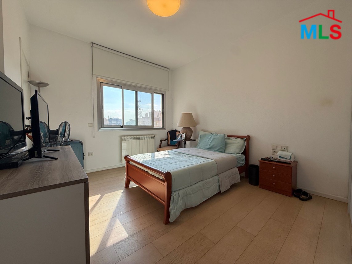 Beautiful 3-Bedroom Apartment For Sale in Achrafieh, Sioufi