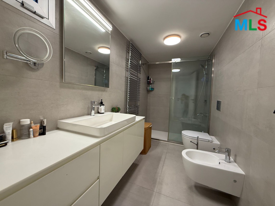Beautiful 3-Bedroom Apartment For Sale in Achrafieh, Sioufi
