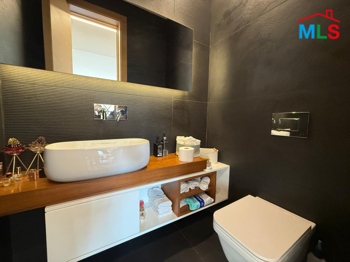 Beautiful 3-Bedroom Apartment For Sale in Achrafieh, Sioufi