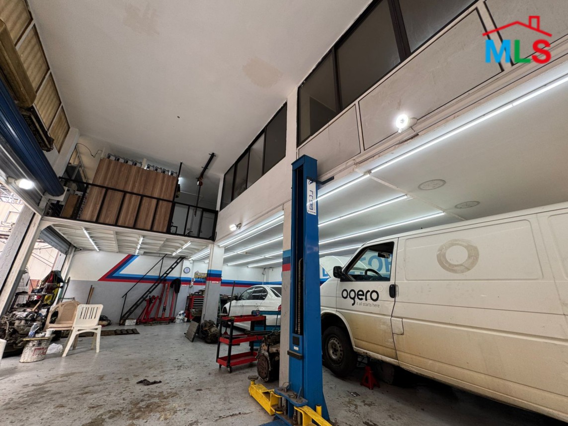 Industrial Grade 1 Shop With Offices & Mezanine For Sale in Sed El Bouchrieh