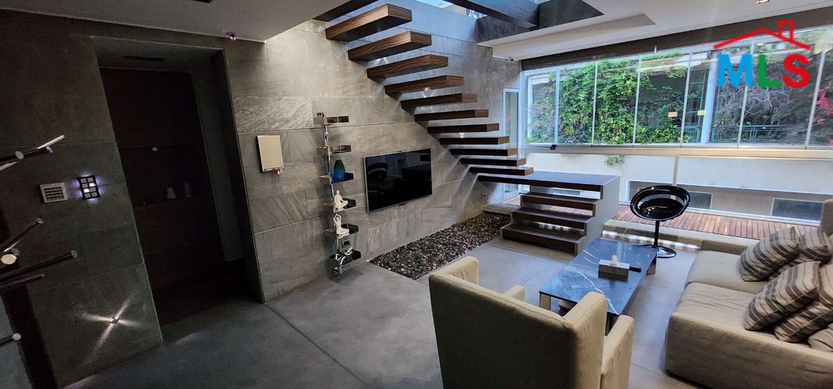 Exclusive! Luxurious Penthouse with Patio For Sale In Achrafieh, Carré D'or