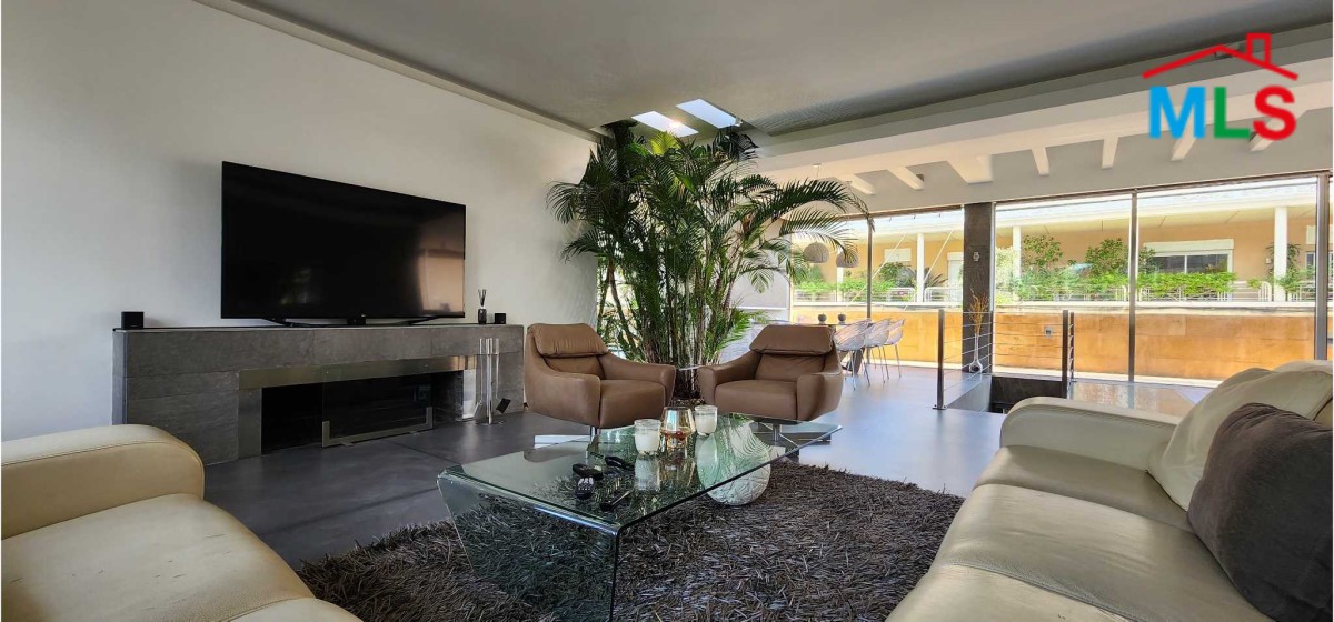 Exclusive! Luxurious Penthouse with Patio For Sale In Achrafieh, Carré D'or