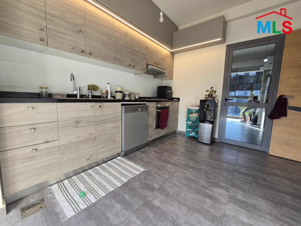 2-Bedroom Apartment with City View For Sale in Achrafieh, near Adlieh