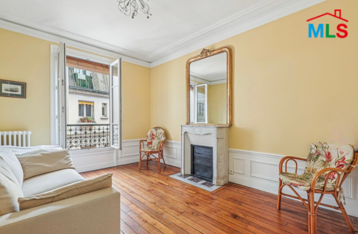 HIGH POTENTIAL APARTMENT FOR SALE l PLACE DES VOSGES l PARIS 4ème, FRANCE - 54m2