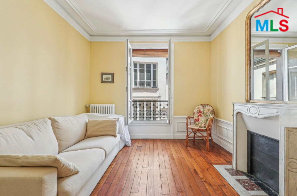 HIGH POTENTIAL APARTMENT FOR SALE l PLACE DES VOSGES l PARIS 4ème, FRANCE - 54m2