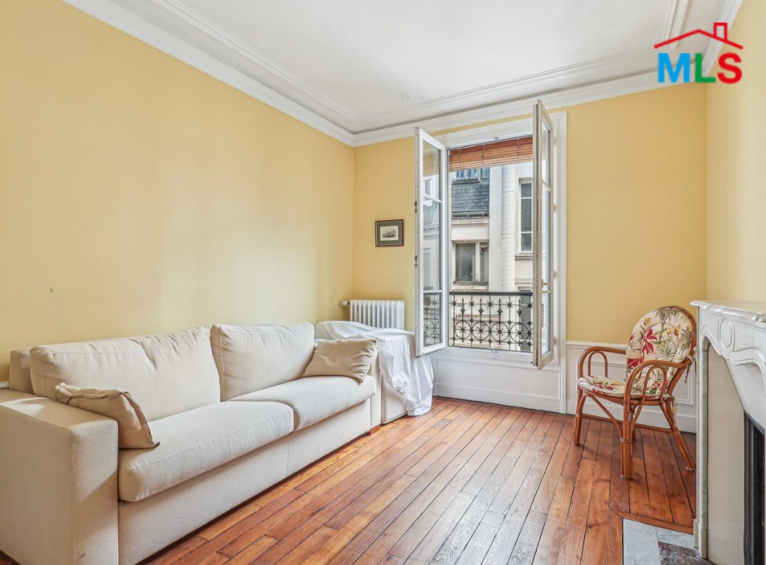 HIGH POTENTIAL APARTMENT FOR SALE l PLACE DES VOSGES l PARIS 4ème, FRANCE - 54m2