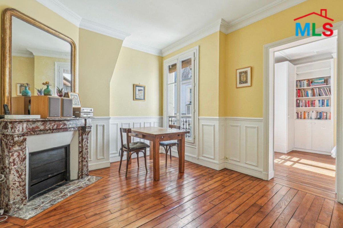 HIGH POTENTIAL APARTMENT FOR SALE l PLACE DES VOSGES l PARIS 4ème, FRANCE - 54m2