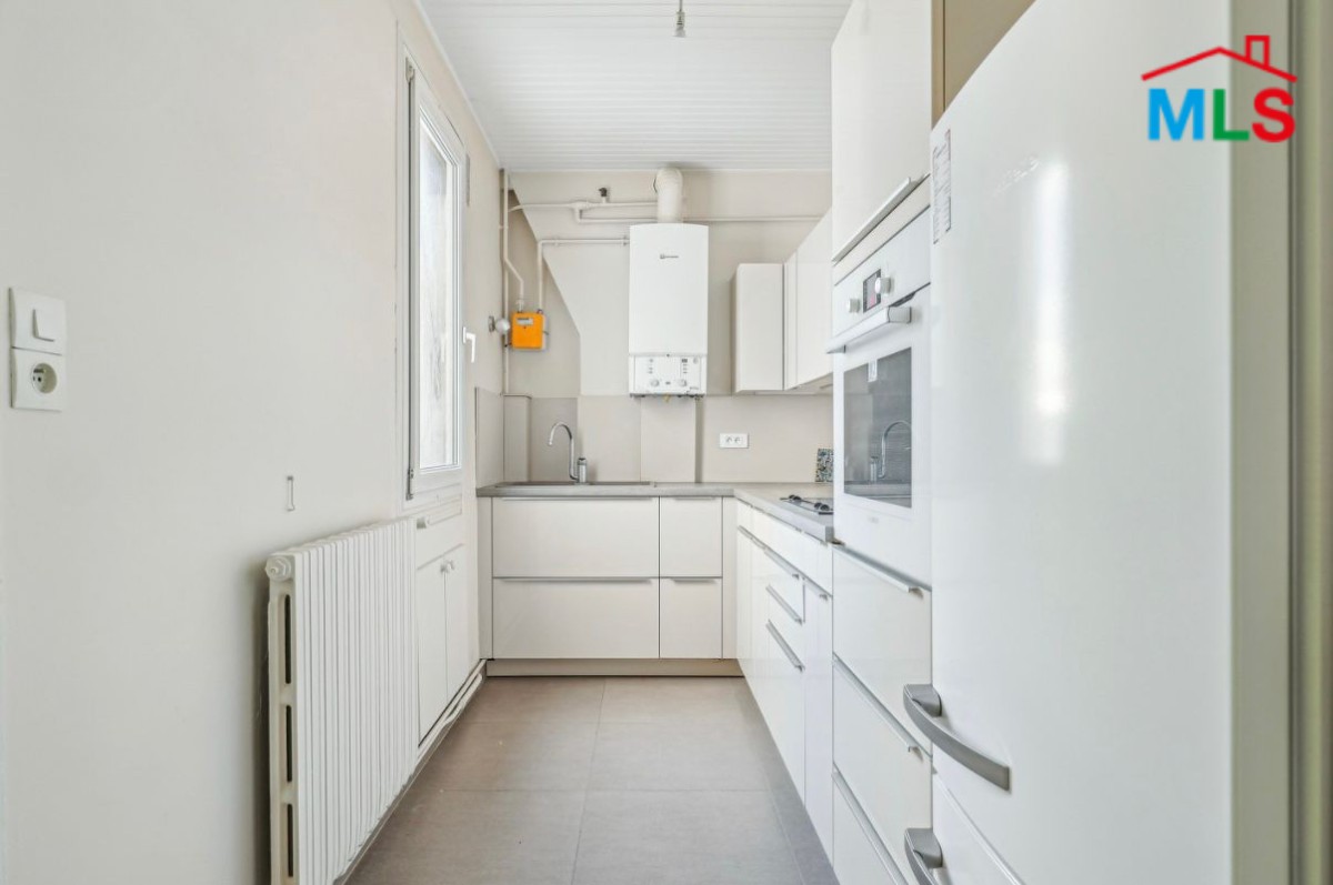 HIGH POTENTIAL APARTMENT FOR SALE l PLACE DES VOSGES l PARIS 4ème, FRANCE - 54m2