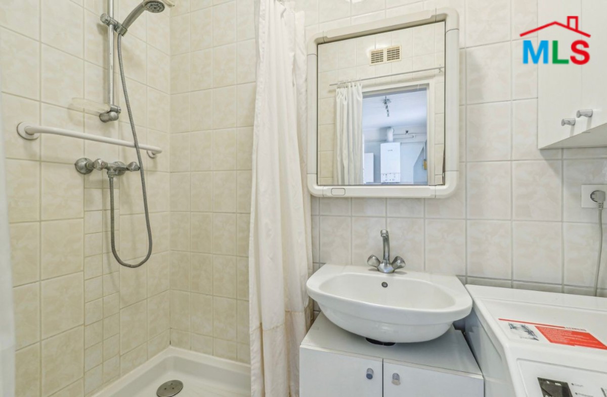 HIGH POTENTIAL APARTMENT FOR SALE l PLACE DES VOSGES l PARIS 4ème, FRANCE - 54m2