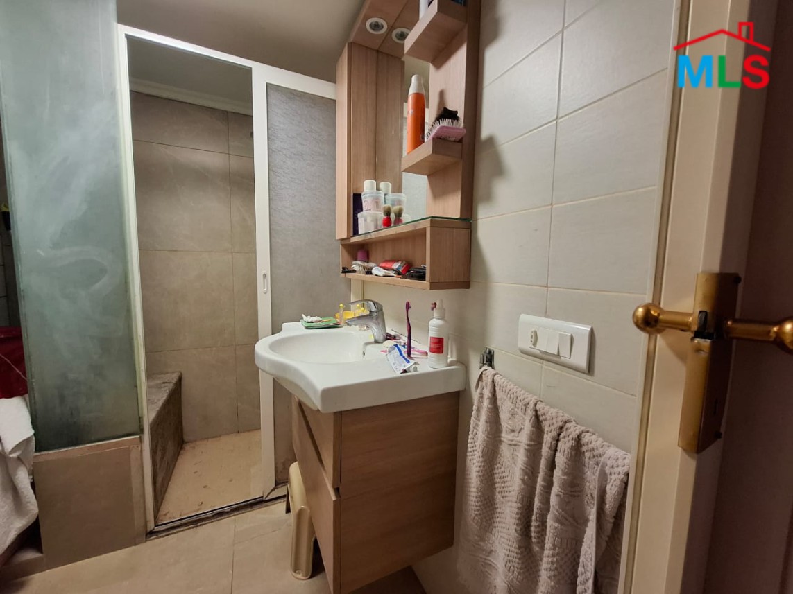 Cozy 2-Bedroom Apartment For Sale in A Prime Location In Ballouneh