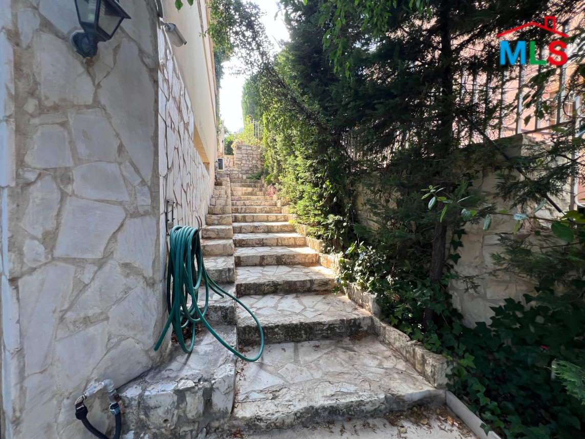 Charming Villa For Sale In The Heart Of Aamchit