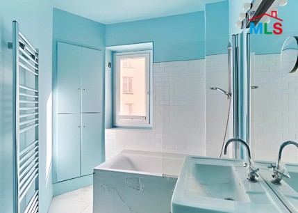 RENOVATED APARTMENT FOR SALE l PASSY I PARIS 16ème l FRANCE- 66m2