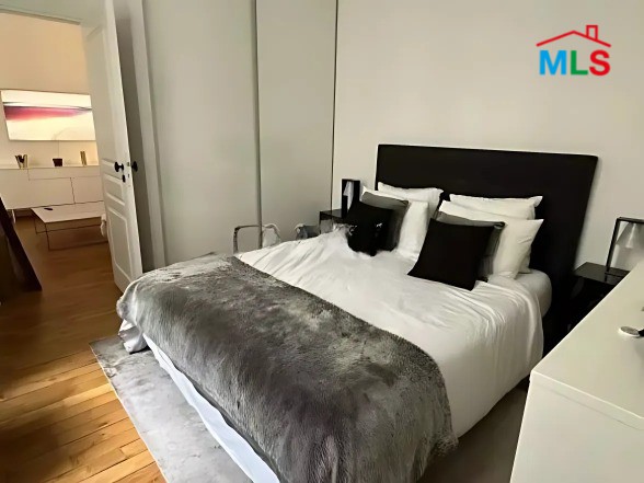 RENOVATED APARTMENT FOR SALE l SPONTINI I PARIS 16ème l FRANCE - 47m2
