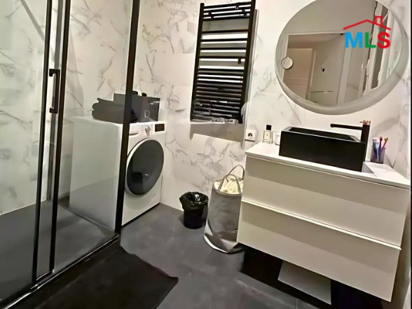 RENOVATED APARTMENT FOR SALE l SPONTINI I PARIS 16ème l FRANCE - 47m2