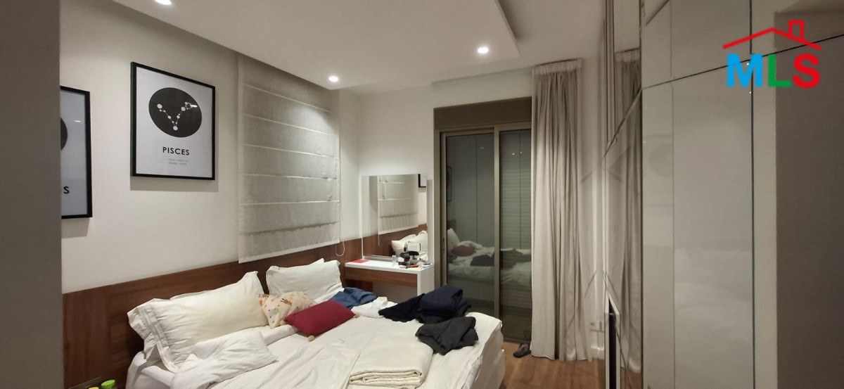 Fully Furnished Decorated High-End Apartment For Sale in Bsalim