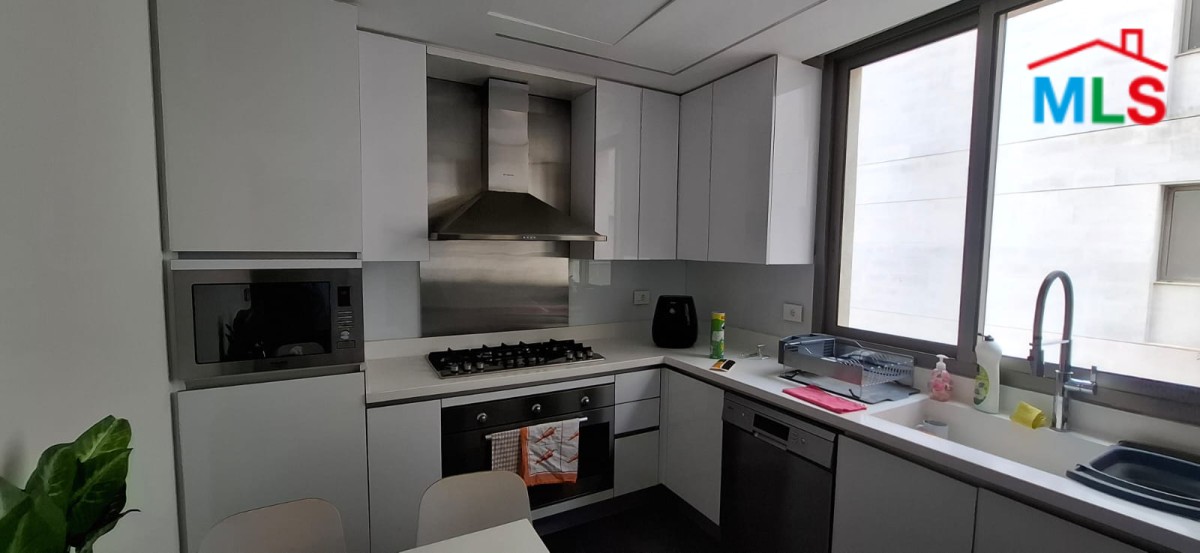 Fully Furnished Decorated High-End Apartment For Sale in Bsalim