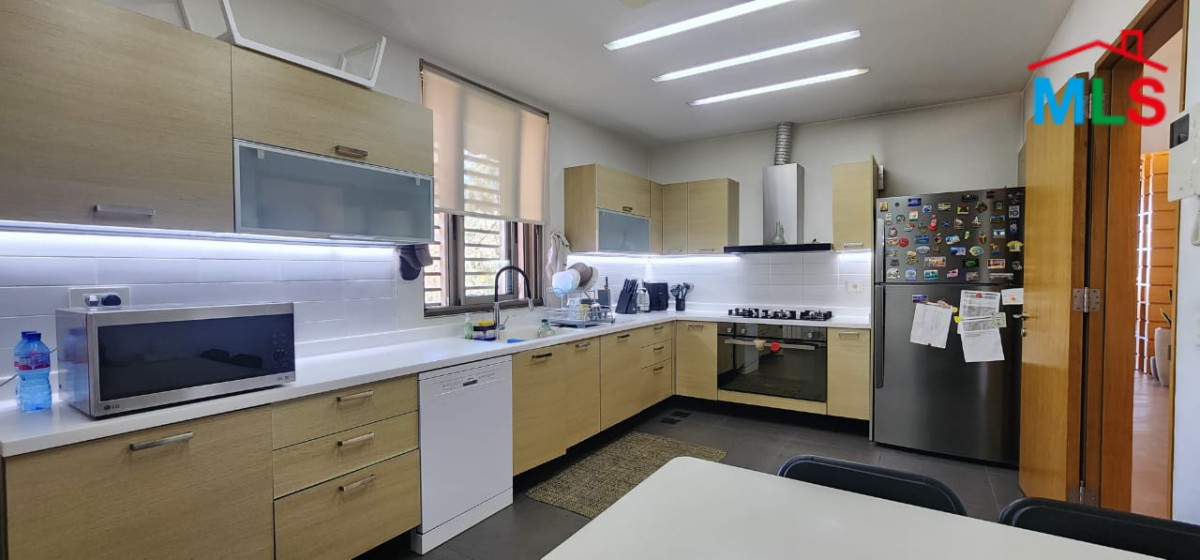 Luxurious Apartment For Sale in Rihanieh, Baabda