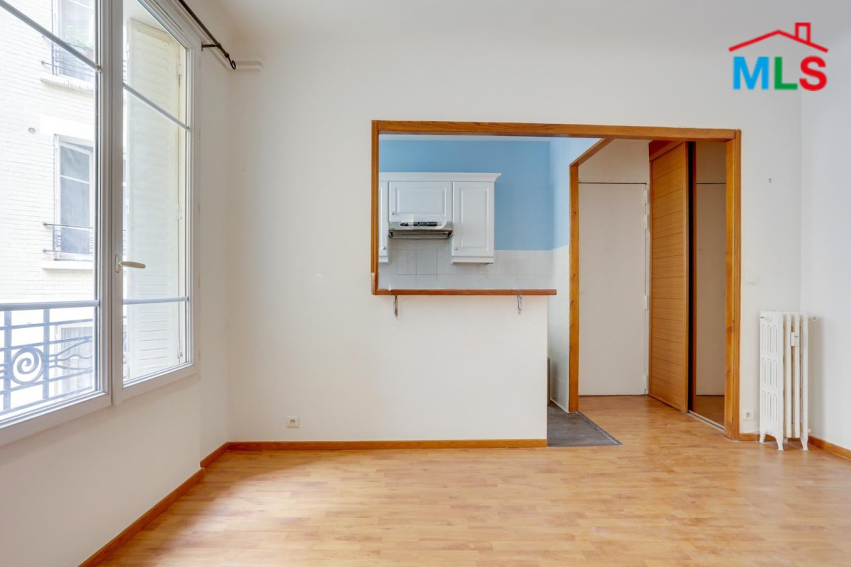 BRIGHT APARTMENT FOR SALE l SAINT-AMAND l PARIS 15ème, FRANCE - 33m2