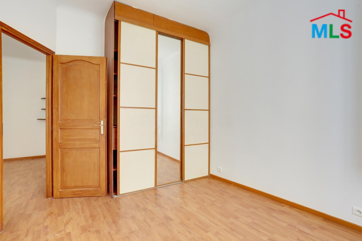 BRIGHT APARTMENT FOR SALE l SAINT-AMAND l PARIS 15ème, FRANCE - 33m2