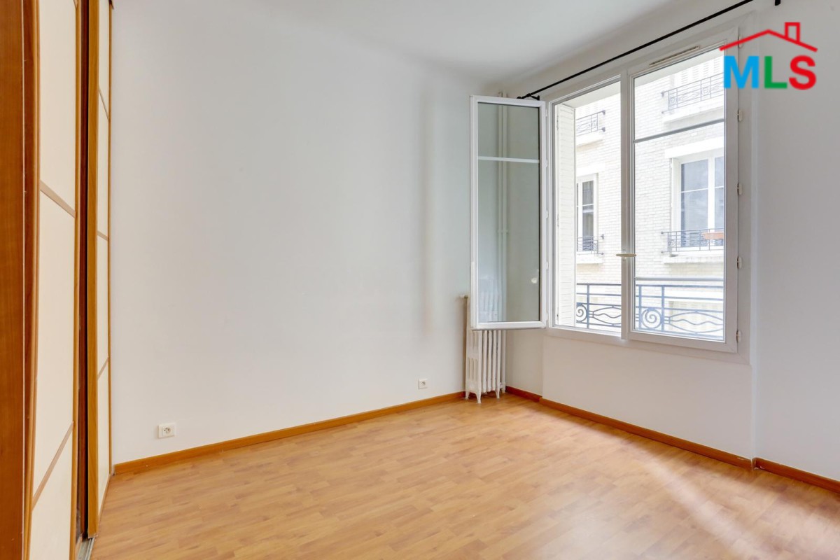 BRIGHT APARTMENT FOR SALE l SAINT-AMAND l PARIS 15ème, FRANCE - 33m2