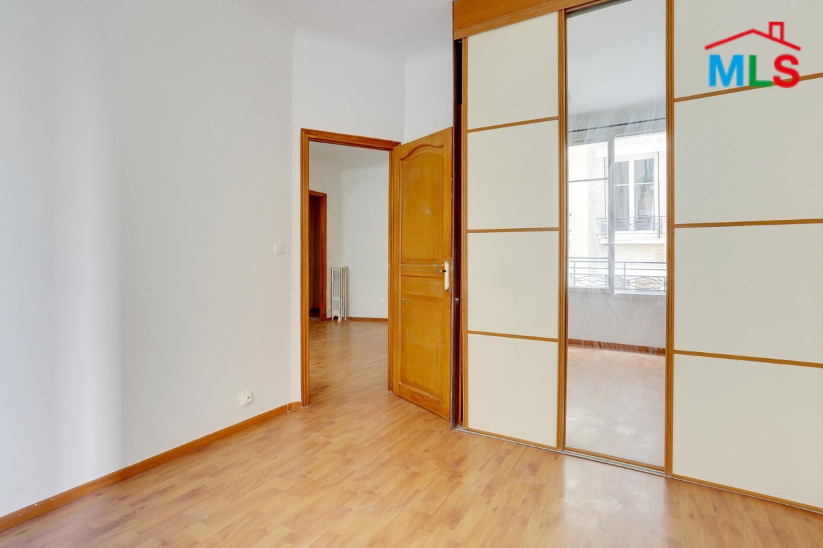 BRIGHT APARTMENT FOR SALE l SAINT-AMAND l PARIS 15ème, FRANCE - 33m2