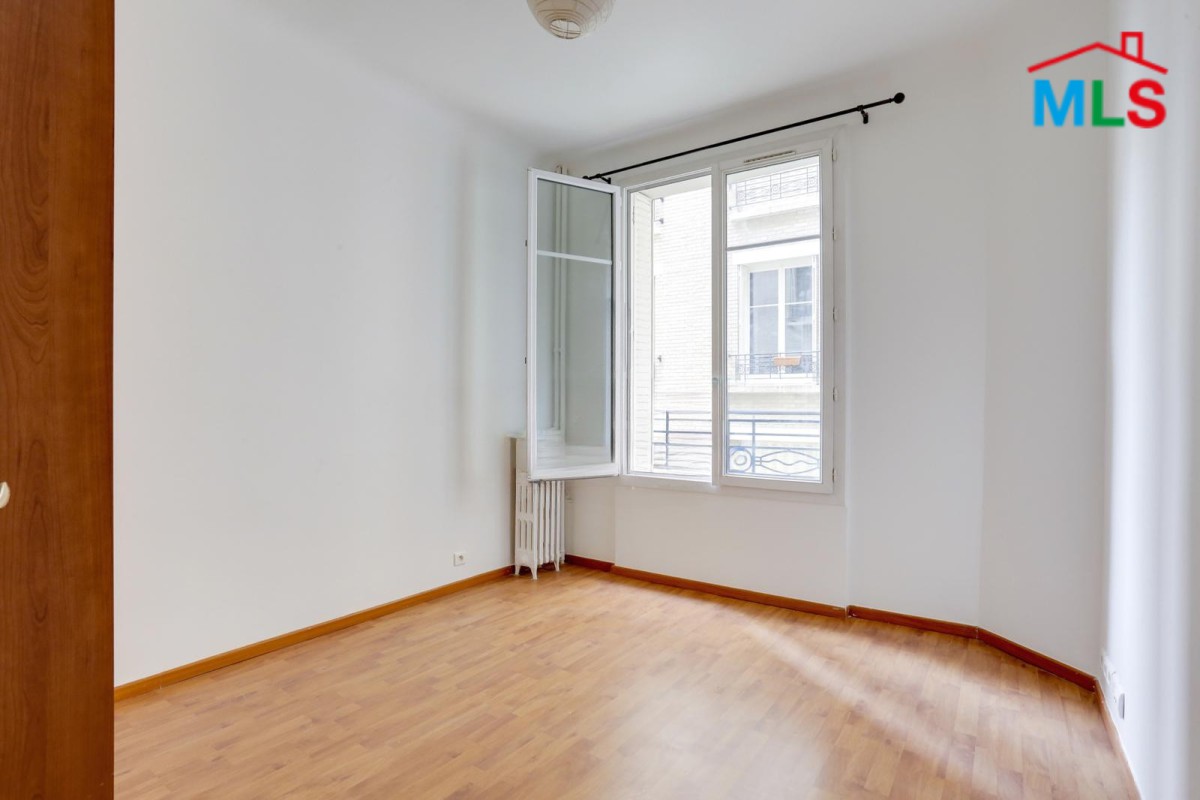 BRIGHT APARTMENT FOR SALE l SAINT-AMAND l PARIS 15ème, FRANCE - 33m2