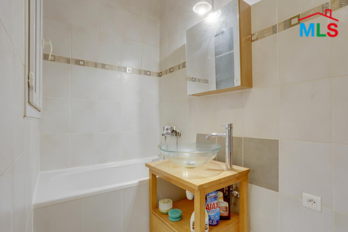 BRIGHT APARTMENT FOR SALE l SAINT-AMAND l PARIS 15ème, FRANCE - 33m2