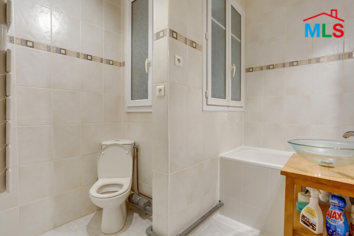 BRIGHT APARTMENT FOR SALE l SAINT-AMAND l PARIS 15ème, FRANCE - 33m2