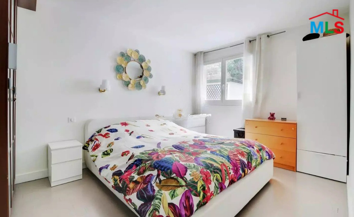 BEAUTIFULLY DESIGNED APARTMENT FOR SALE l AUTEUIL l PARIS 16ème, FRANCE - 67m2