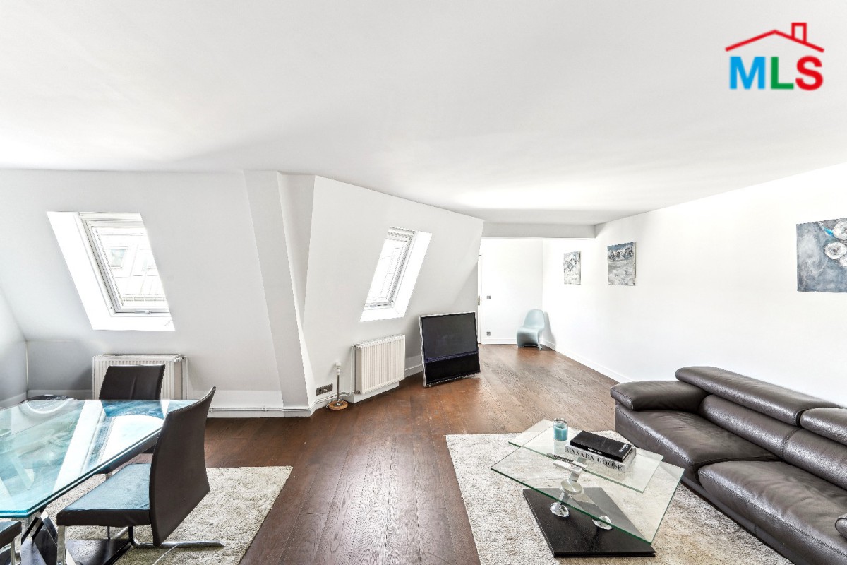 BRIGHT APARTMENT FOR SALE l FAUBOURG SAINT-HONORÉ l PARIS 8ème, FRANCE - 74m2