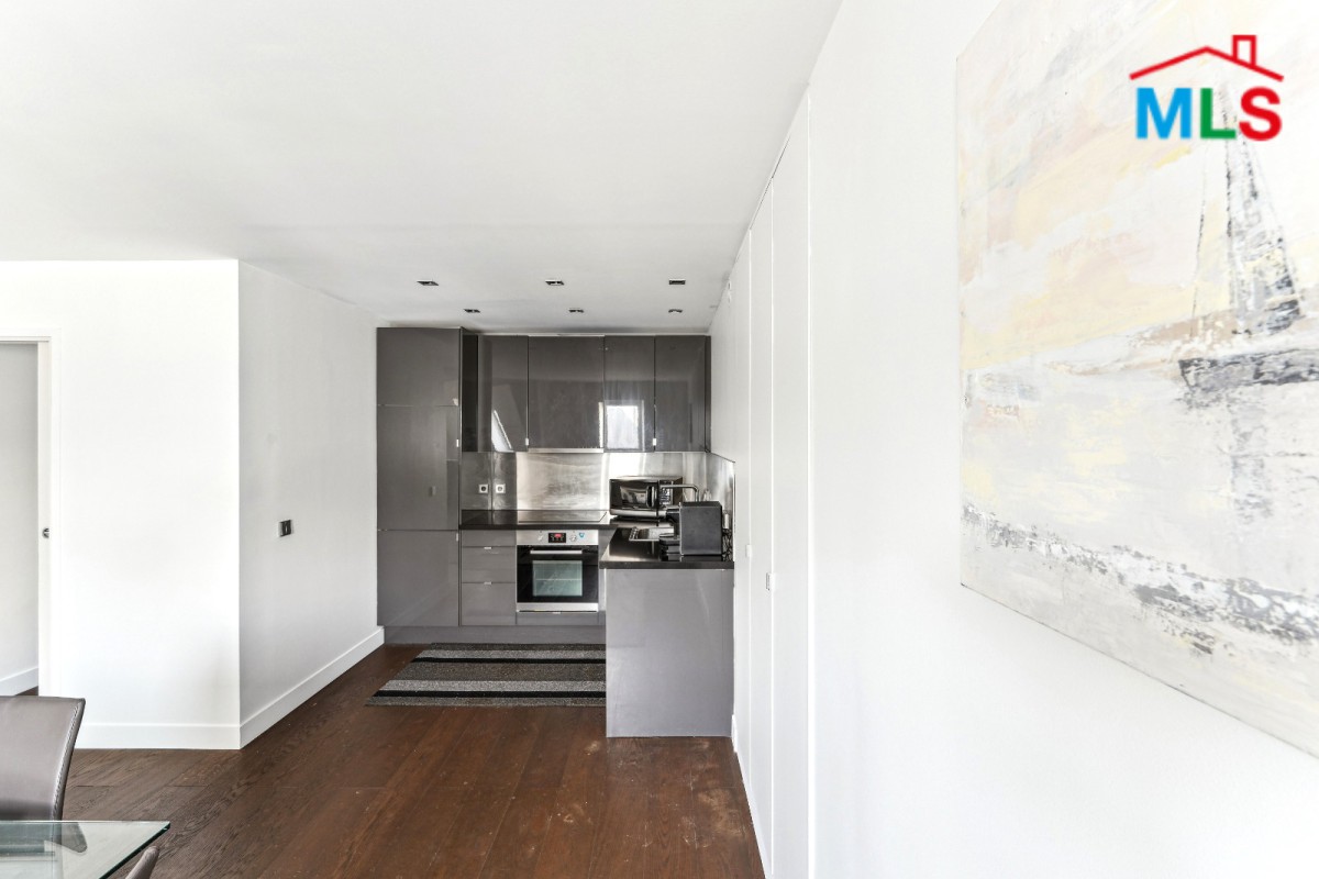 BRIGHT APARTMENT FOR SALE l FAUBOURG SAINT-HONORÉ l PARIS 8ème, FRANCE - 74m2