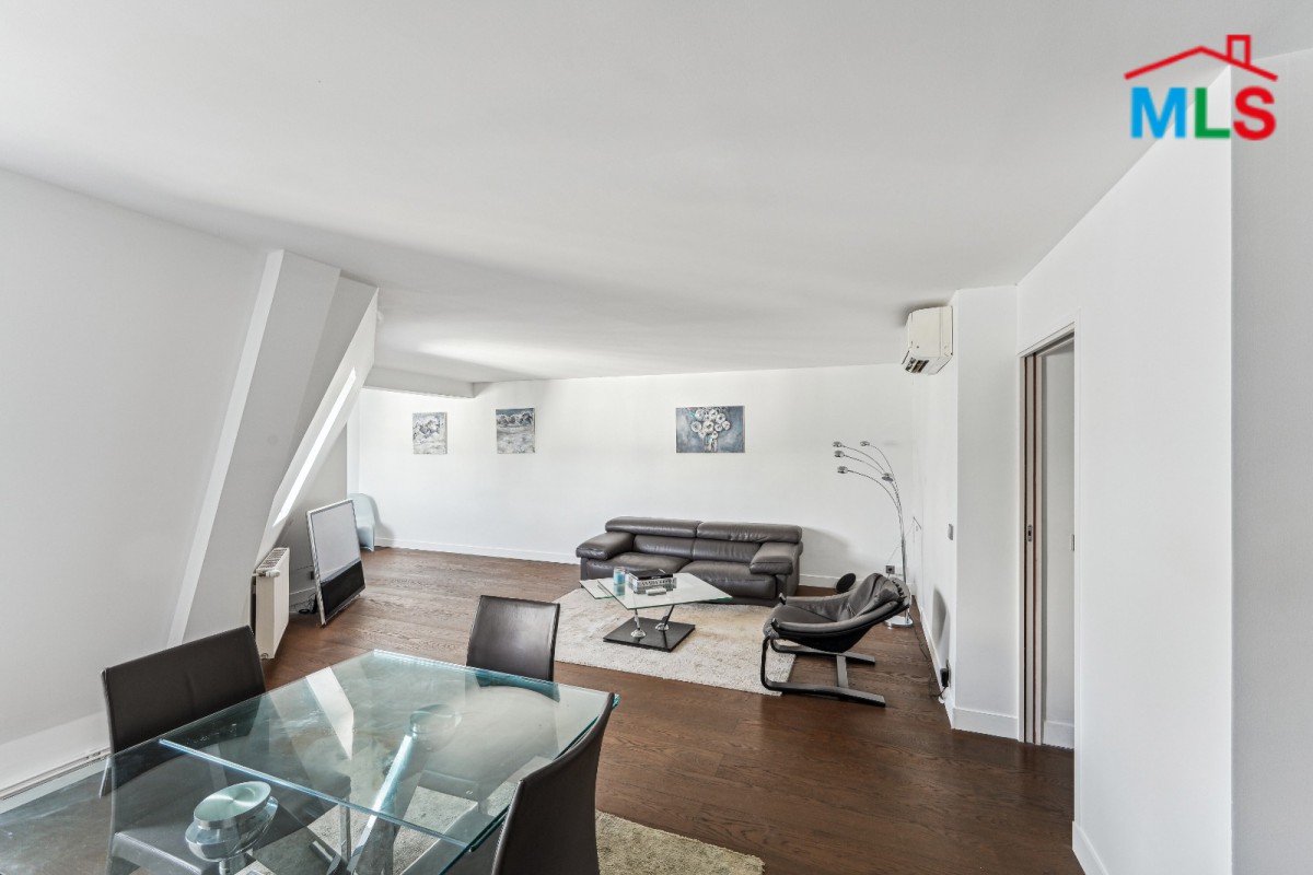 BRIGHT APARTMENT FOR SALE l FAUBOURG SAINT-HONORÉ l PARIS 8ème, FRANCE - 74m2