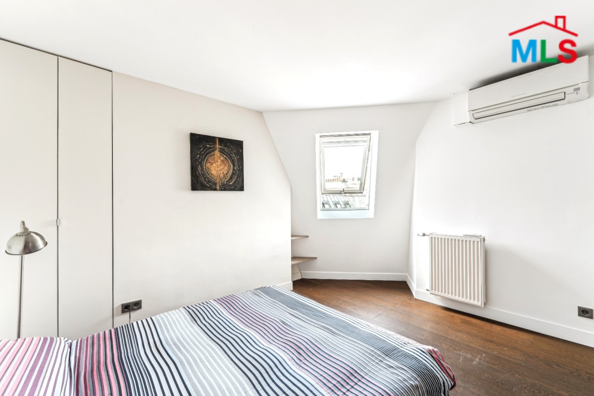 BRIGHT APARTMENT FOR SALE l FAUBOURG SAINT-HONORÉ l PARIS 8ème, FRANCE - 74m2