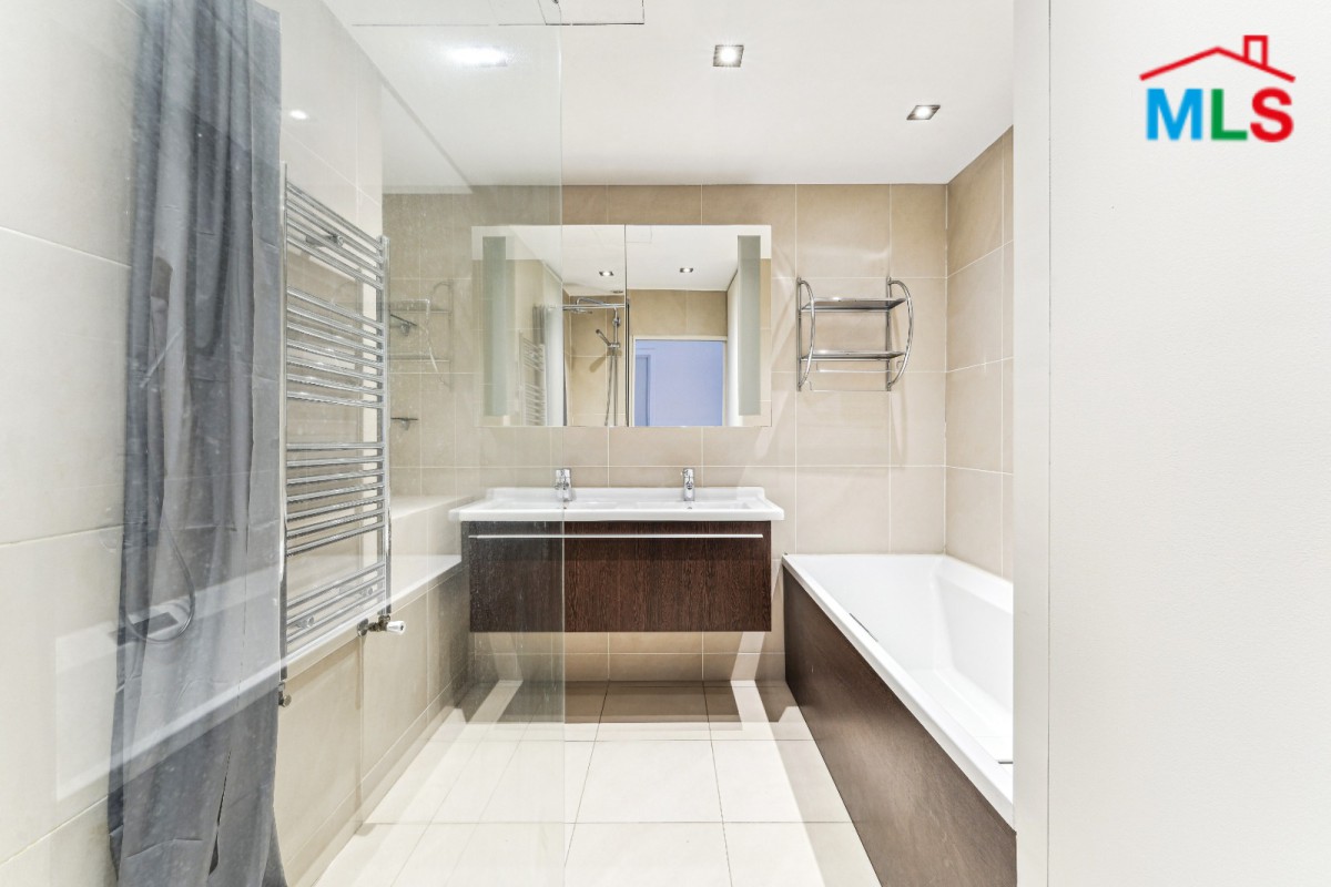 BRIGHT APARTMENT FOR SALE l FAUBOURG SAINT-HONORÉ l PARIS 8ème, FRANCE - 74m2