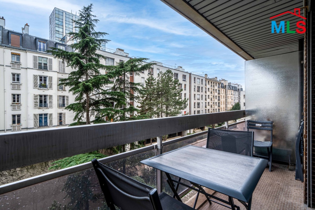 STUDIO AVEC BALCON FOR SALE l LECOURBE l PARIS 15ème l FRANCE - 30m2