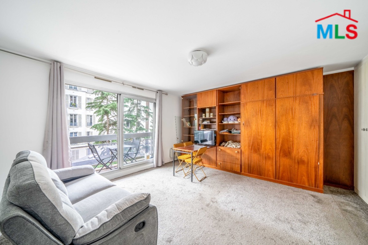 STUDIO AVEC BALCON FOR SALE l LECOURBE l PARIS 15ème l FRANCE - 30m2