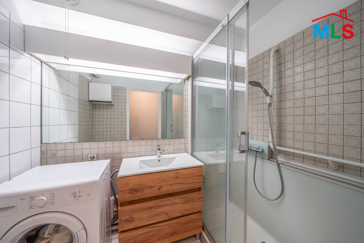 STUDIO AVEC BALCON FOR SALE l LECOURBE l PARIS 15ème l FRANCE - 30m2