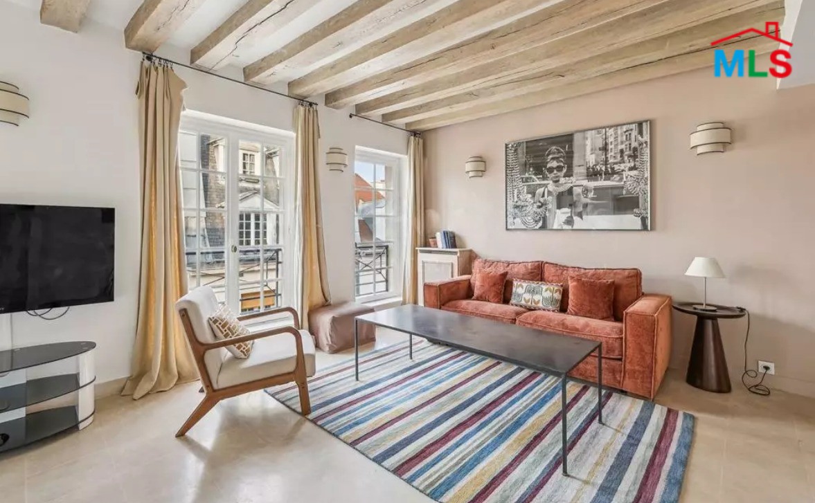 FURNISHED APARTMENT FOR SALE l ÎLE SAINT-LOUIS L PARIS 4ème, FRANCE - 42m2