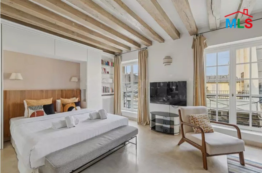 FURNISHED APARTMENT FOR SALE l ÎLE SAINT-LOUIS L PARIS 4ème, FRANCE - 42m2