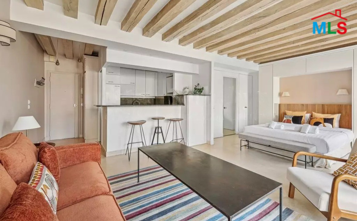 FURNISHED APARTMENT FOR SALE l ÎLE SAINT-LOUIS L PARIS 4ème, FRANCE - 42m2