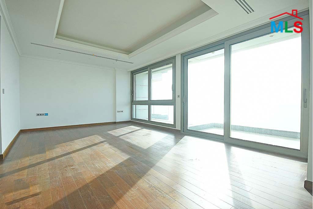 Luxurious & High-End Apartment with Sea view For Sale in Rawche, Ras Beirut