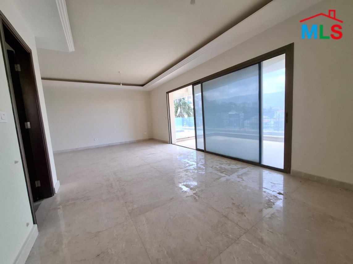 Spacious 3-Bedroom Apartment With Garden For Sale in Shayle