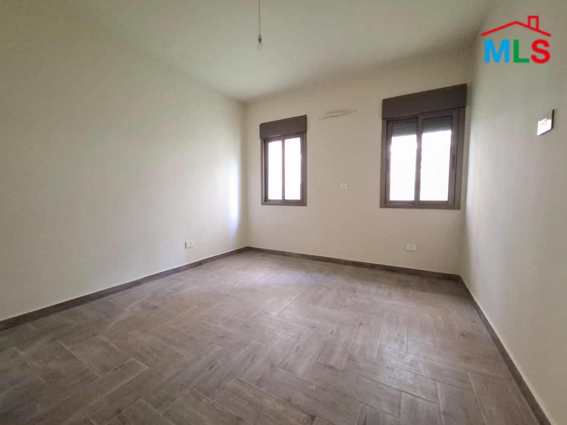 Spacious 3-Bedroom Apartment With Garden For Sale in Shayle