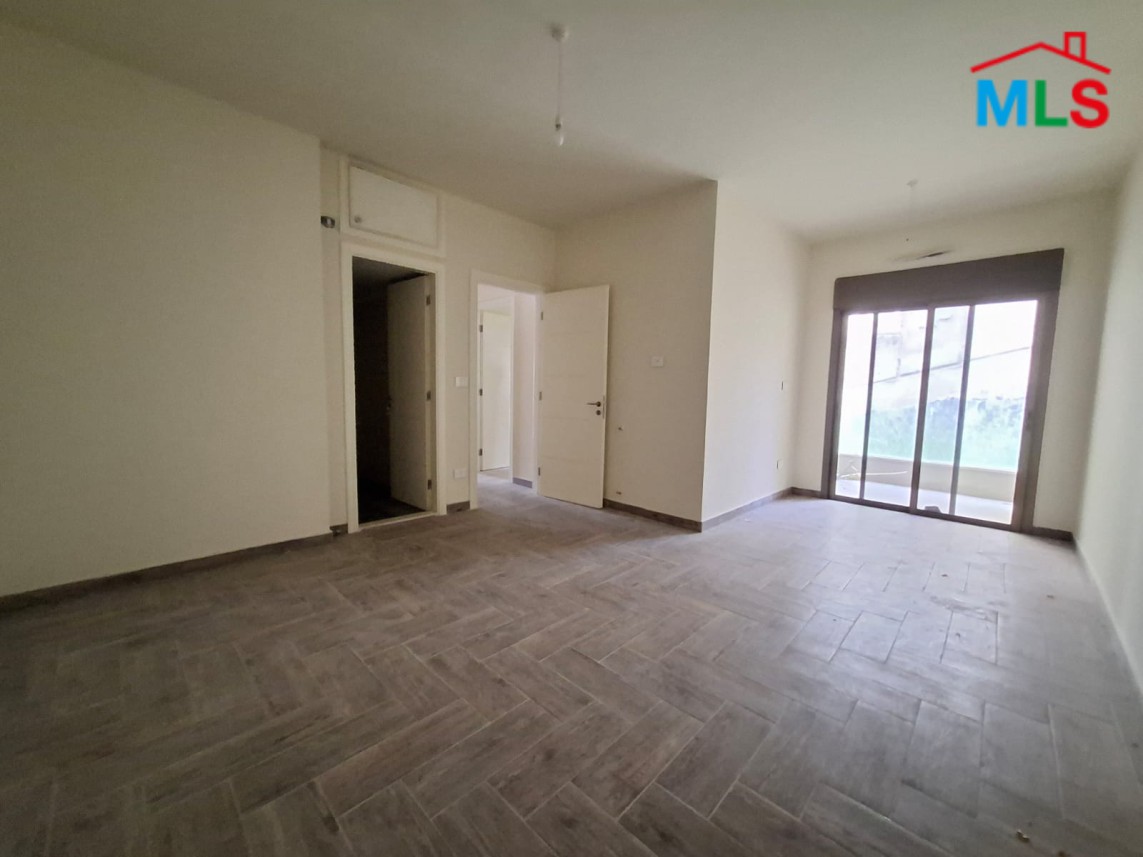 Spacious 3-Bedroom Apartment With Garden For Sale in Shayle