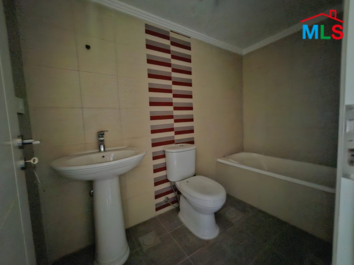 Spacious 3-Bedroom Apartment With Garden For Sale in Shayle