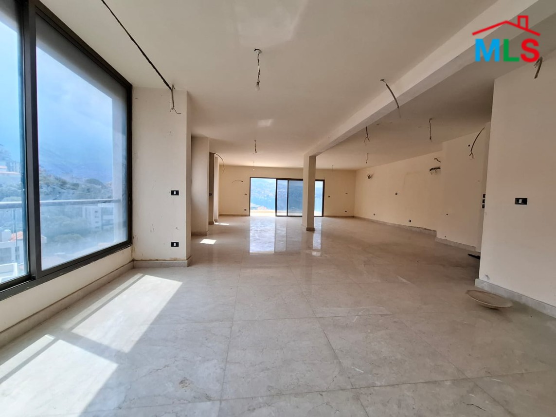 Lovely Duplex With Terrace & Mountain View For Sale in Shayle