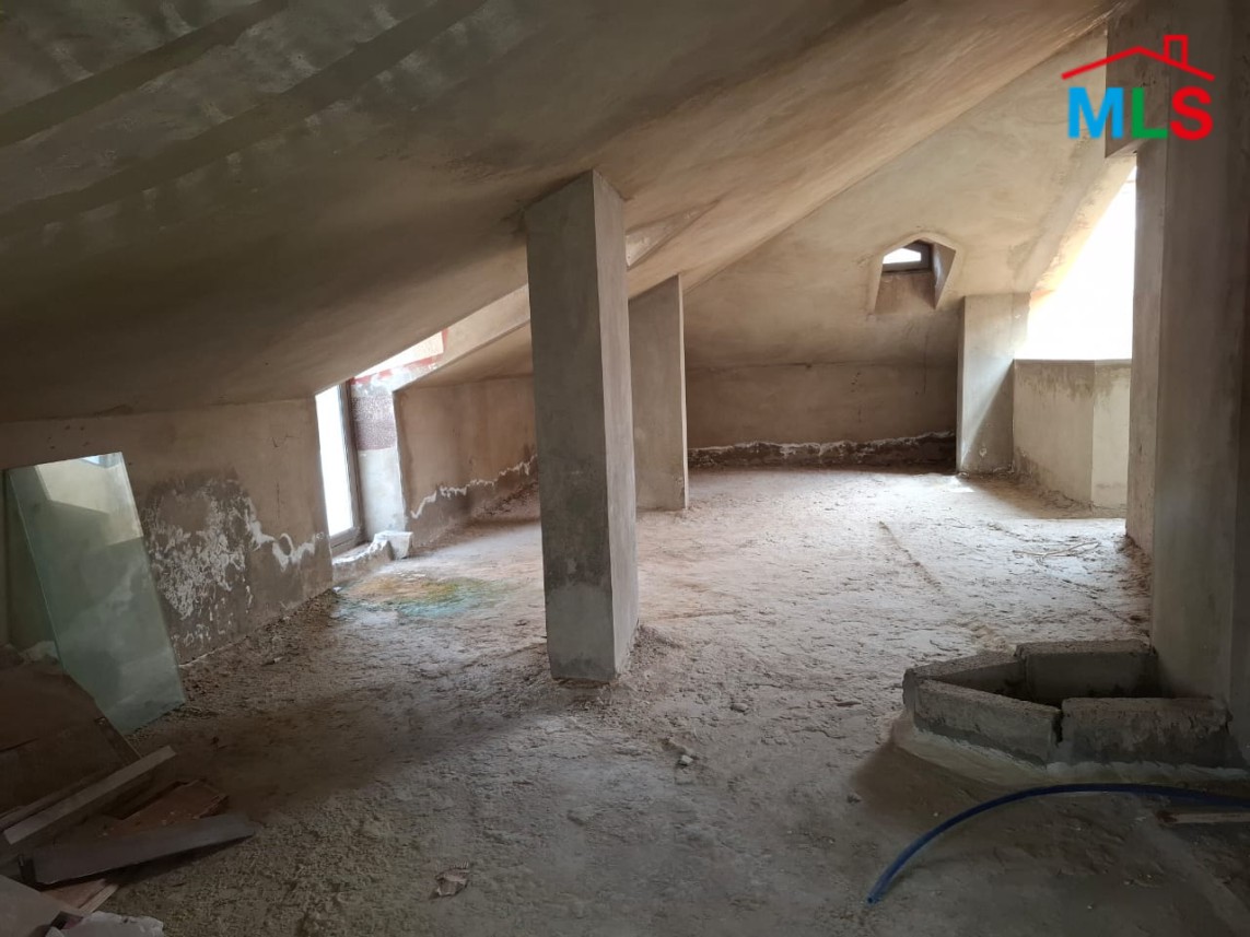 Lovely Duplex With Terrace & Mountain View For Sale in Shayle