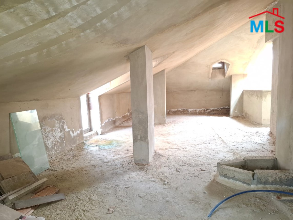 Lovely Duplex With Terrace & Mountain View For Sale in Shayle