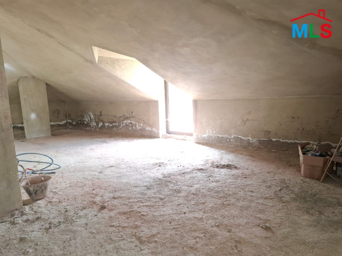 Lovely Duplex With Terrace & Mountain View For Sale in Shayle